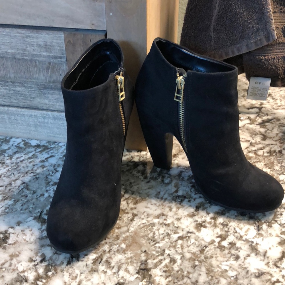 Candie’s black booties